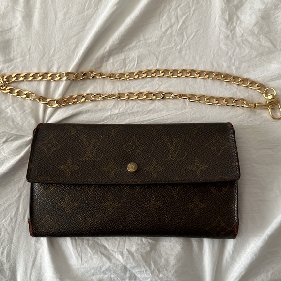 LV Sarah Long Wallet on Chain - Picture 15 of 15